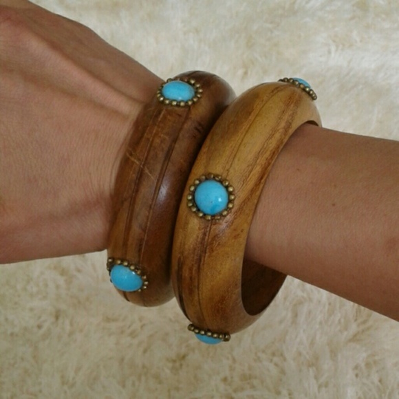WOOD and BEAD DETAIL BRACELET - Picture 2 of 3